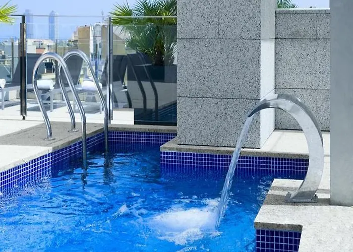 阿维诺套房酒店 *