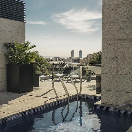 Avenue Apartment *