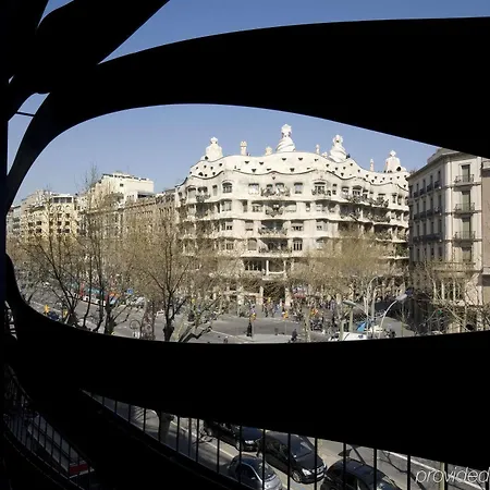 أجنحة أفينيو * برشلونة