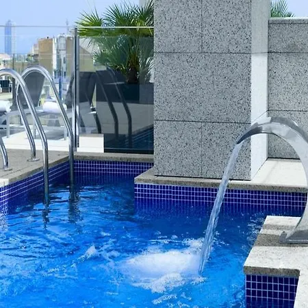 阿维诺套房酒店 *